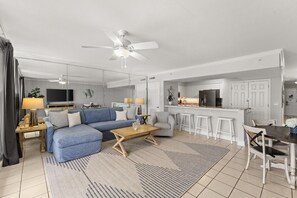 Smart TV - Gulf-Front 1 Bed, 2 Bath • Sleeps 6 • Amenity-Packed • Beach Chair Service for 2 (Panama City Beach)