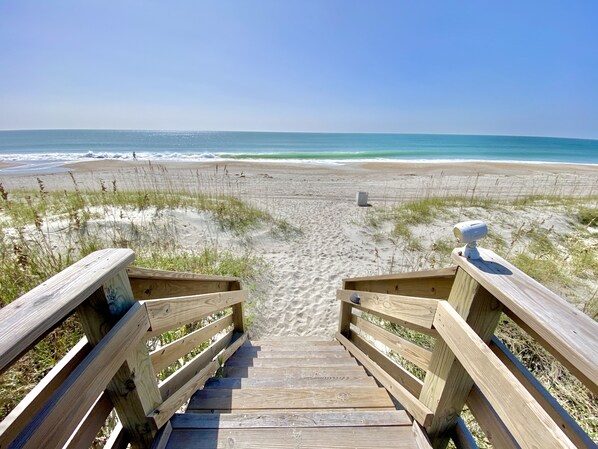Plage, chaises longues