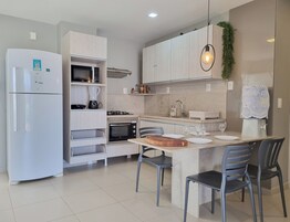 Licuadora, utensilios de cocina, freezer