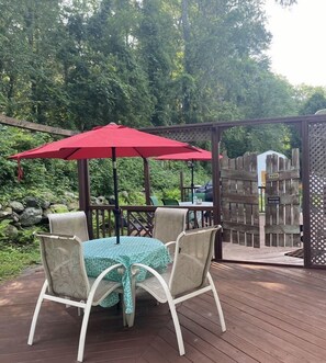 Outdoor dining - Central Worcester/Boston, Private Studio, Private Entrance (Millbury)