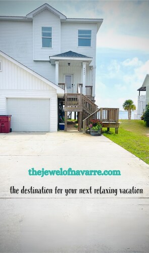 Navarre Beach Front Whole House Large Yard. Kayaks + Paddle Boards Included. 