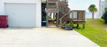 Navarre Beach Front Whole House Large Yard. Kayaks + Paddle Boards Included. 