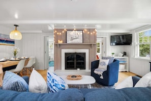 TV, offices - Short Walk to Private Association Beach! (Eastham)