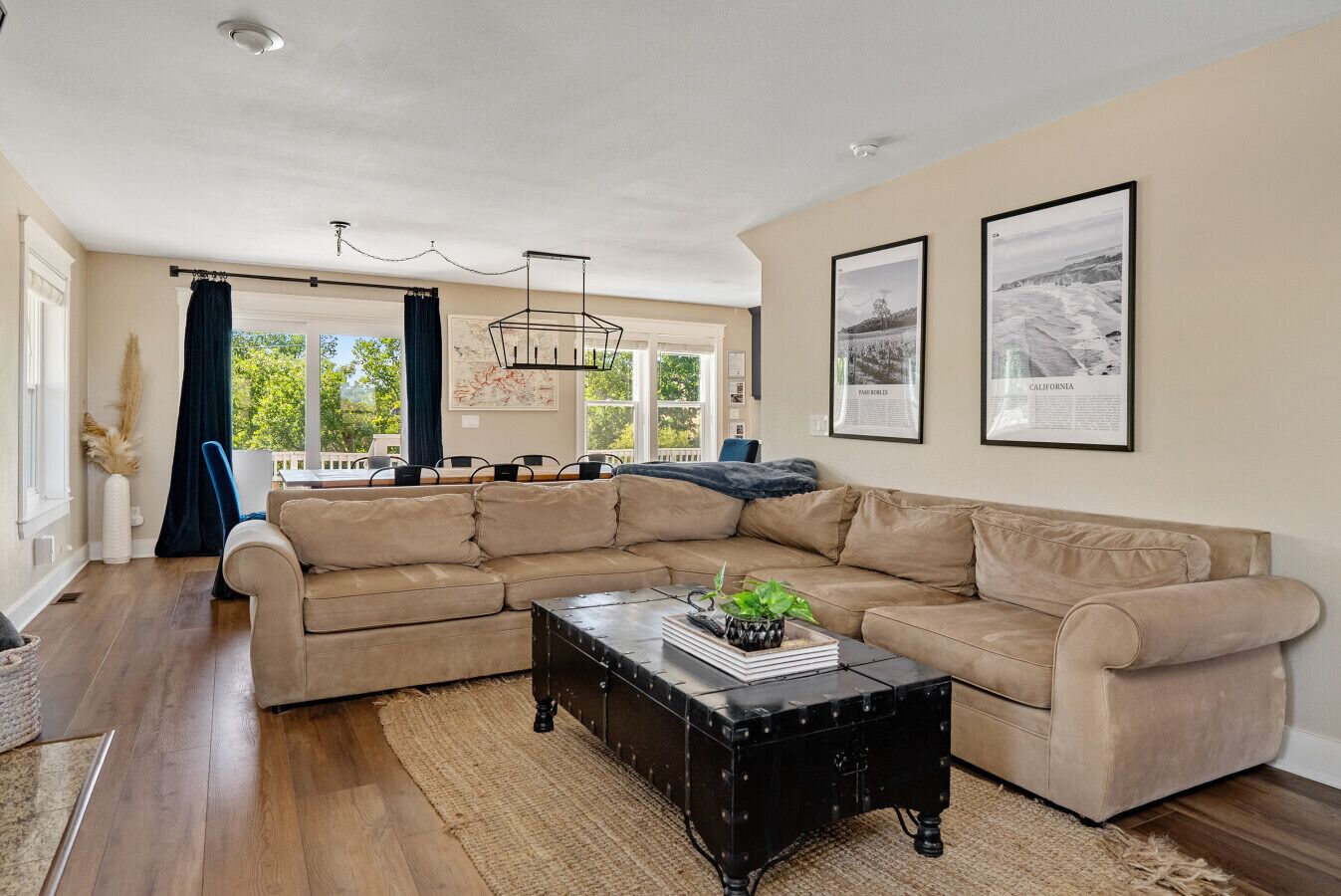 Smart-TV, TV-spill, bøker og stereoanlegg