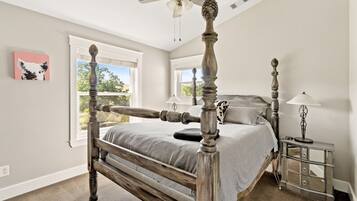 6 bedrooms, desk, iron/ironing board, free WiFi