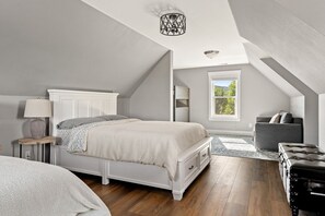 6 bedrooms, desk, iron/ironing board, free WiFi