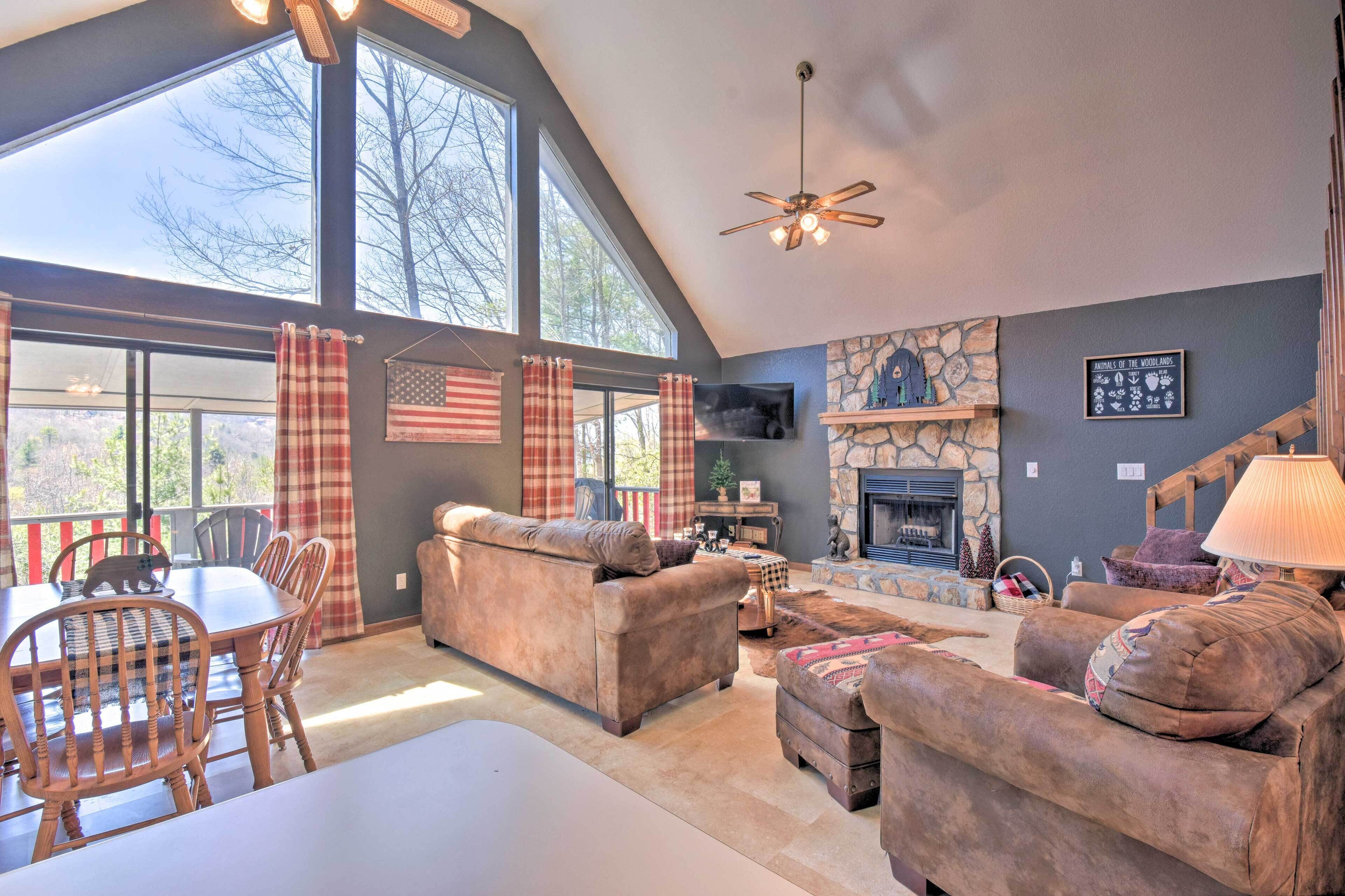 TV, fireplace