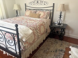 2 bedrooms, desk, iron/ironing board, free WiFi