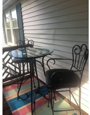 Outdoor dining - 2BR The Majestic Colonial Comforts at the Ellen Elizabeth Estates/ VERY SPACIOUS (Millbury)