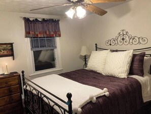 2 bedrooms, desk, iron/ironing board, free WiFi - 2BR The Majestic Colonial Comforts at the Ellen Elizabeth Estates/ VERY SPACIOUS (Millbury)