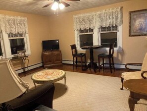 Smart TV, fireplace