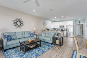 Smart TV, DVD player, ping pong - "SeasTheDay" Beach House B -Pool, Elevator & Amazing Ocean View! (Gulf Shores)