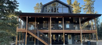 Modern Cabin w/ Hot Tub, Swings, Fire Pit, & Kayaks