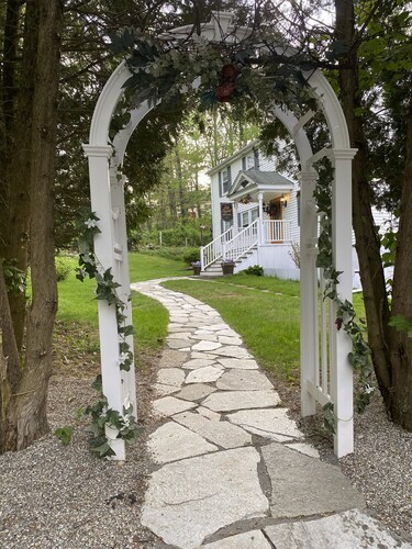 1 bedrm, Worcester/Boston Central area @ Ellen Elizabeth Estates-Pvt Main Apt