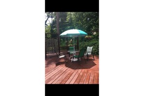 Outdoor dining - 1 bedrm, Worcester/Boston Central area @ Ellen Elizabeth Estates-Pvt Main Apt (Millbury)