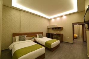 Minibar, caja de seguridad en la habitación y decoración personalizada 