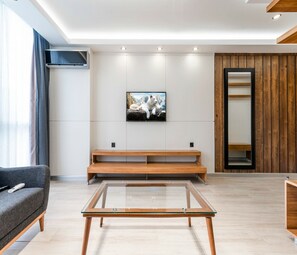 Executive Suite, Ensuite | Living area | 42-inch Smart TV with satellite channels, TV - Maa Hotel and Suites (Nairobi)