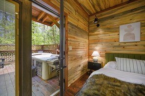 3 bedrooms, desk, travel cot, free WiFi