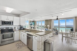 Fridge, microwave, oven, stovetop - Pelican upgraded corner unit, amazing ocean views! (Destin)