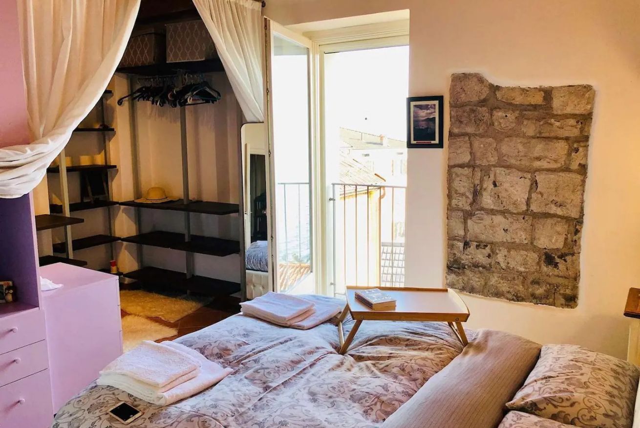 2 bedrooms, desk, iron/ironing board, WiFi