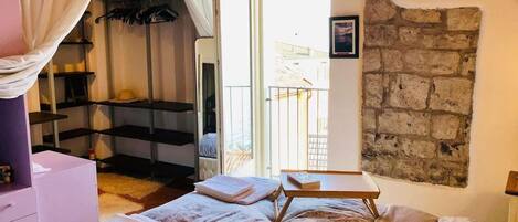 2 bedrooms, desk, iron/ironing board, WiFi