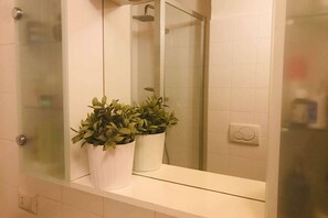 Dusche, Haartrockner, Bidet, Handtücher