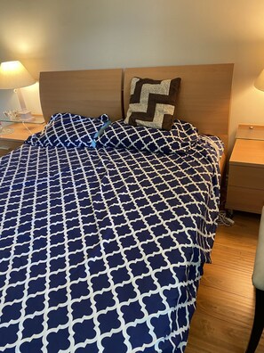 1 dormitorio, escritorio, wifi gratis y ropa de cama