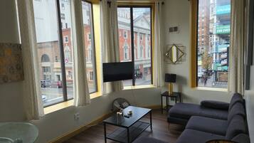 Apartamento clássico | Área de estar | Smart TV