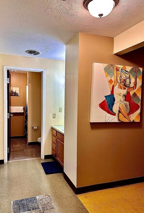 Traditional Apartment 3B | Bathroom | Shower, hair dryer, towels