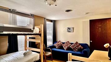 Traditional Apartment 3B | 1 bedroom, in-room safe, iron/ironing board, free WiFi