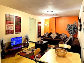 Traditional Apartment 3F | Living area | Smart TV