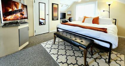 Entire tri-level home with a king master and patio