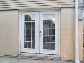 Exterior detail - Entire tri-level home with a king master and patio (Pontiac)