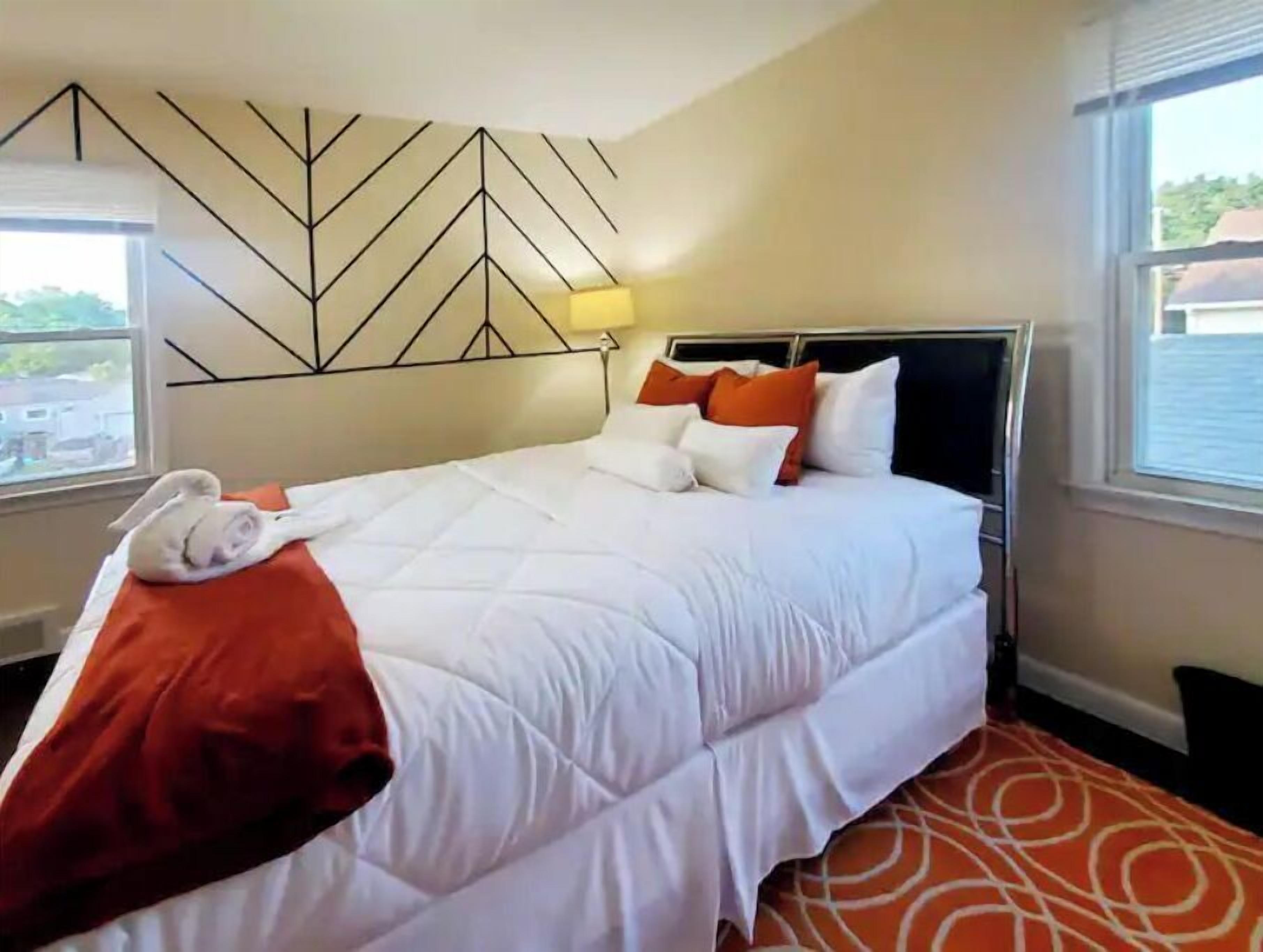 3 室のベッドルーム、セーフティボックス (室内)、デスク、アイロン / アイロン台