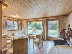 Fernseher, DVD-Player, Bücher