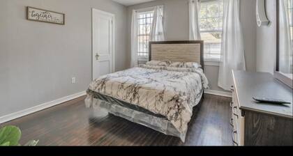 Comfy pet friendly home in JAX mins to downtown