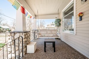 Casa, 3 habitaciones | Balcón