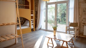 Suite Familiale, salle de bains attenante, vue jardin (Hermitage)