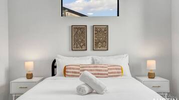4 bedrooms, desk, iron/ironing board, free WiFi