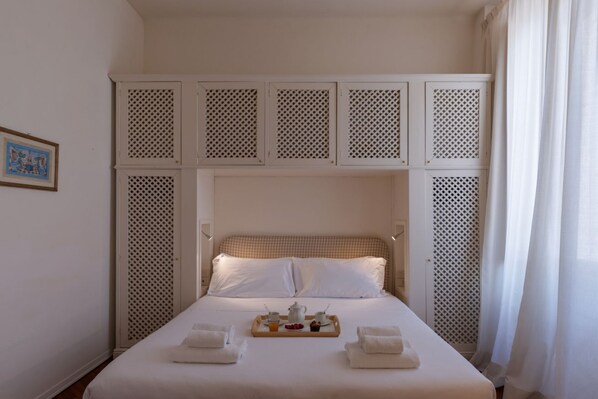 3 bedrooms, iron/ironing board, travel crib, free WiFi