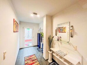 Interior - Cosy apartment for 5 people with WIFI, TV and patio (Gloggnitz)