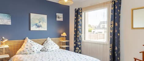3 bedrooms, iron/ironing board, travel cot, free WiFi