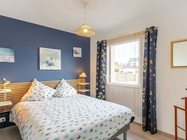 3 bedrooms, iron/ironing board, travel cot, free WiFi