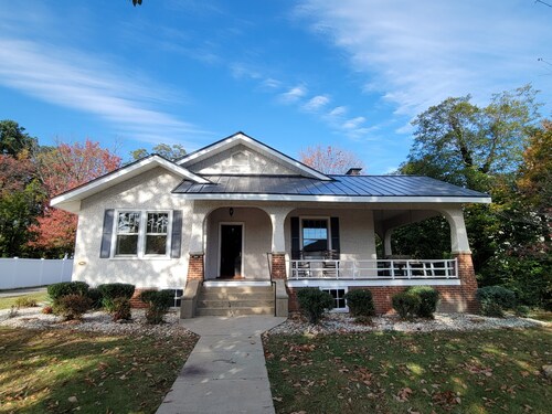 Historic 3BR Bungalow in the Town of Appomattox
