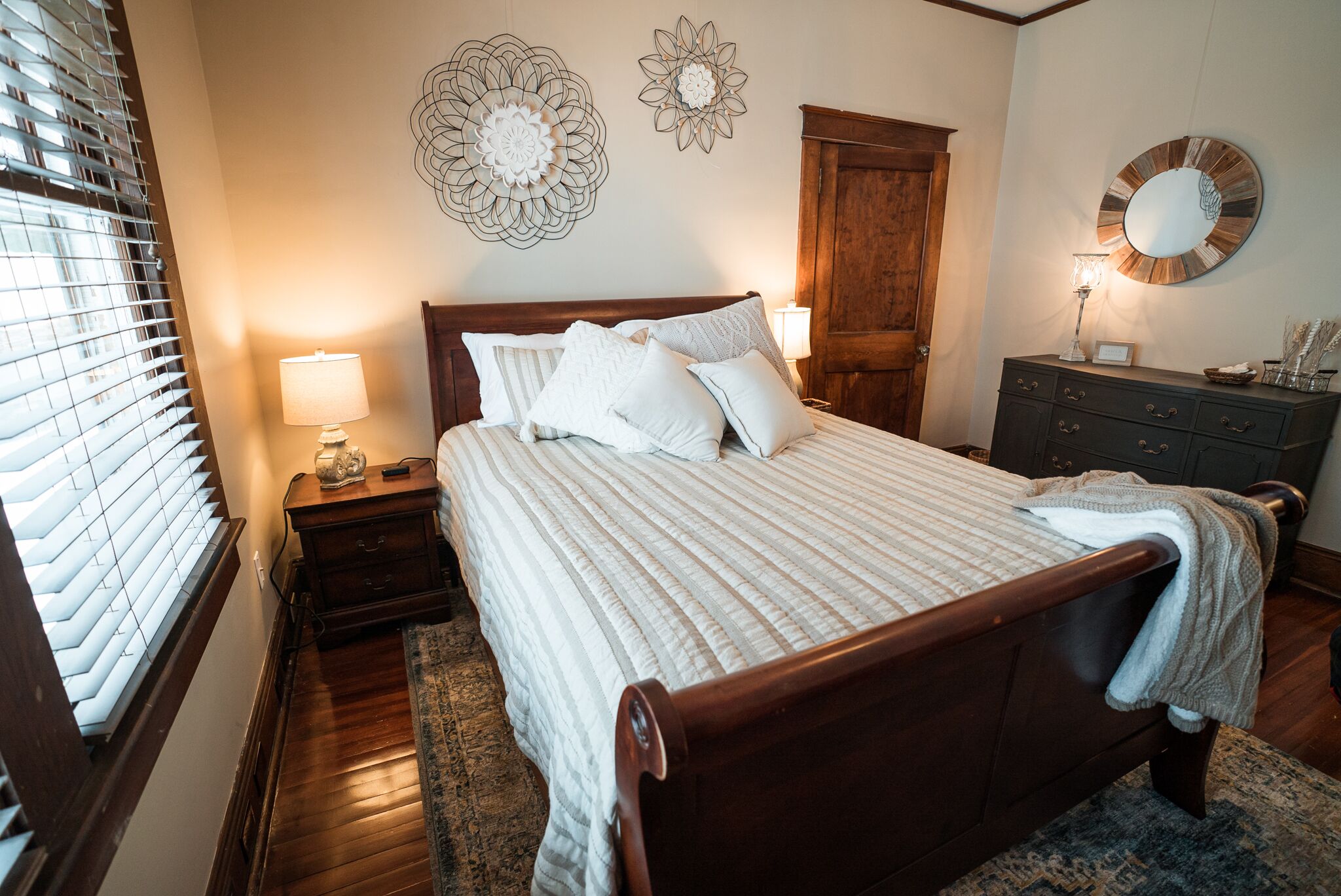 3 dormitoris, escriptori i planxa i posts de planxar 