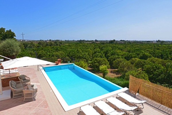 Ciel, Propriété, L'Eau, Table, Piscine, Bleu Azur, Rectangle, Bois, Mobilier De Jardin, Ombre