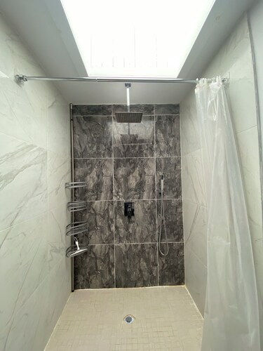 Spacious 2 br apartment in the heart of Montreal