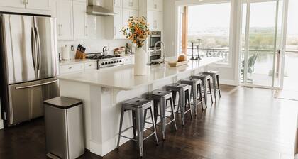 Stunning Riverfront home- River access with Hot Tub & Game Room!