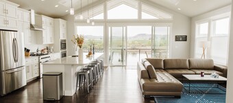 Stunning Riverfront home- River access with Hot Tub & Game Room!