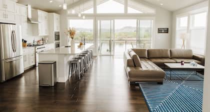 Stunning Riverfront home- River access with Hot Tub & Game Room!
